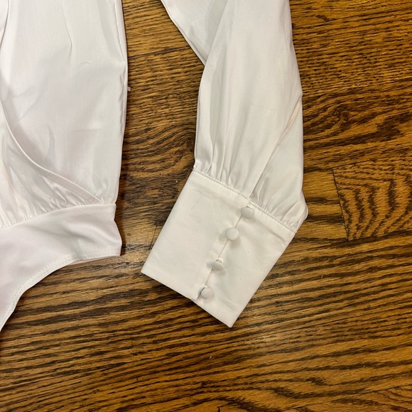 Women’s Guess White Bodysuit. - Picture 6 of 13
